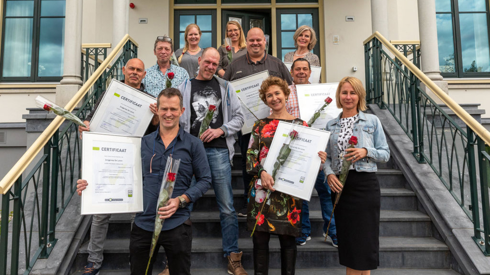 Een afvaardiging uit de villa's nam de certificaten in ontvangst